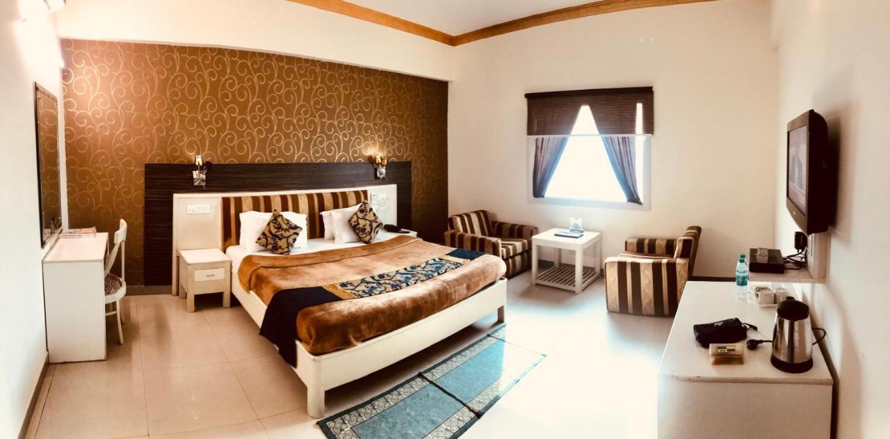 Hotel Chevron Klassik Ludhiana Exteriör bild