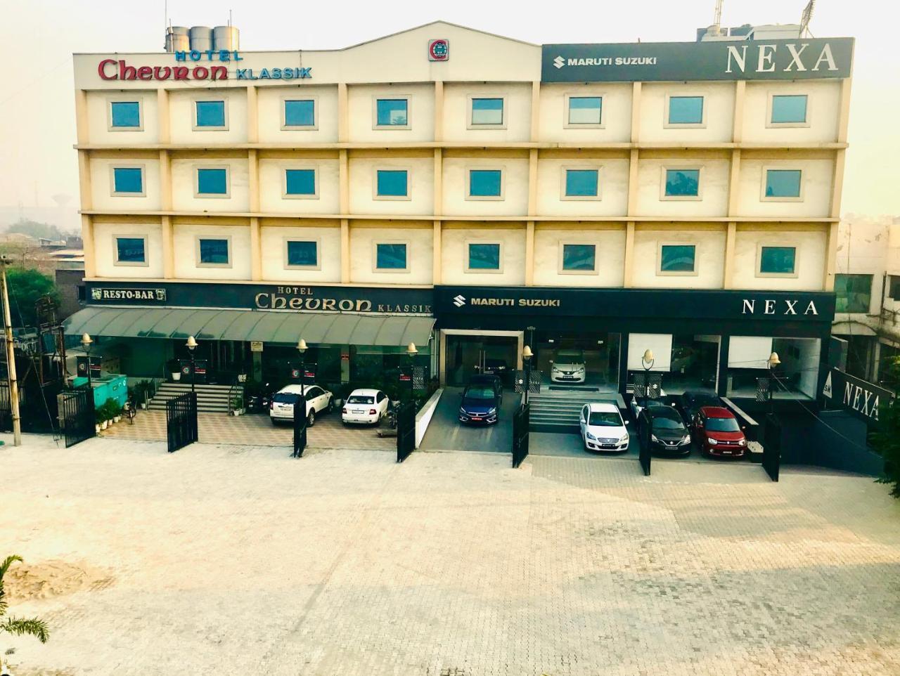 Hotel Chevron Klassik Ludhiana Exteriör bild