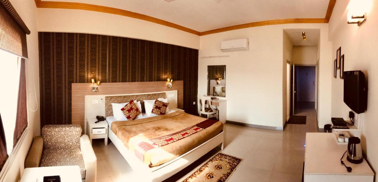 Hotel Chevron Klassik Ludhiana Exteriör bild